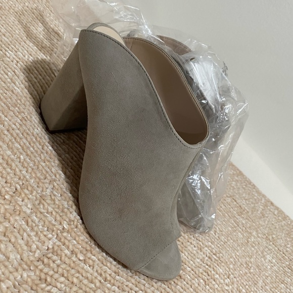 BEAUTIFUL MULE STYLE HEELS! - Picture 2 of 6